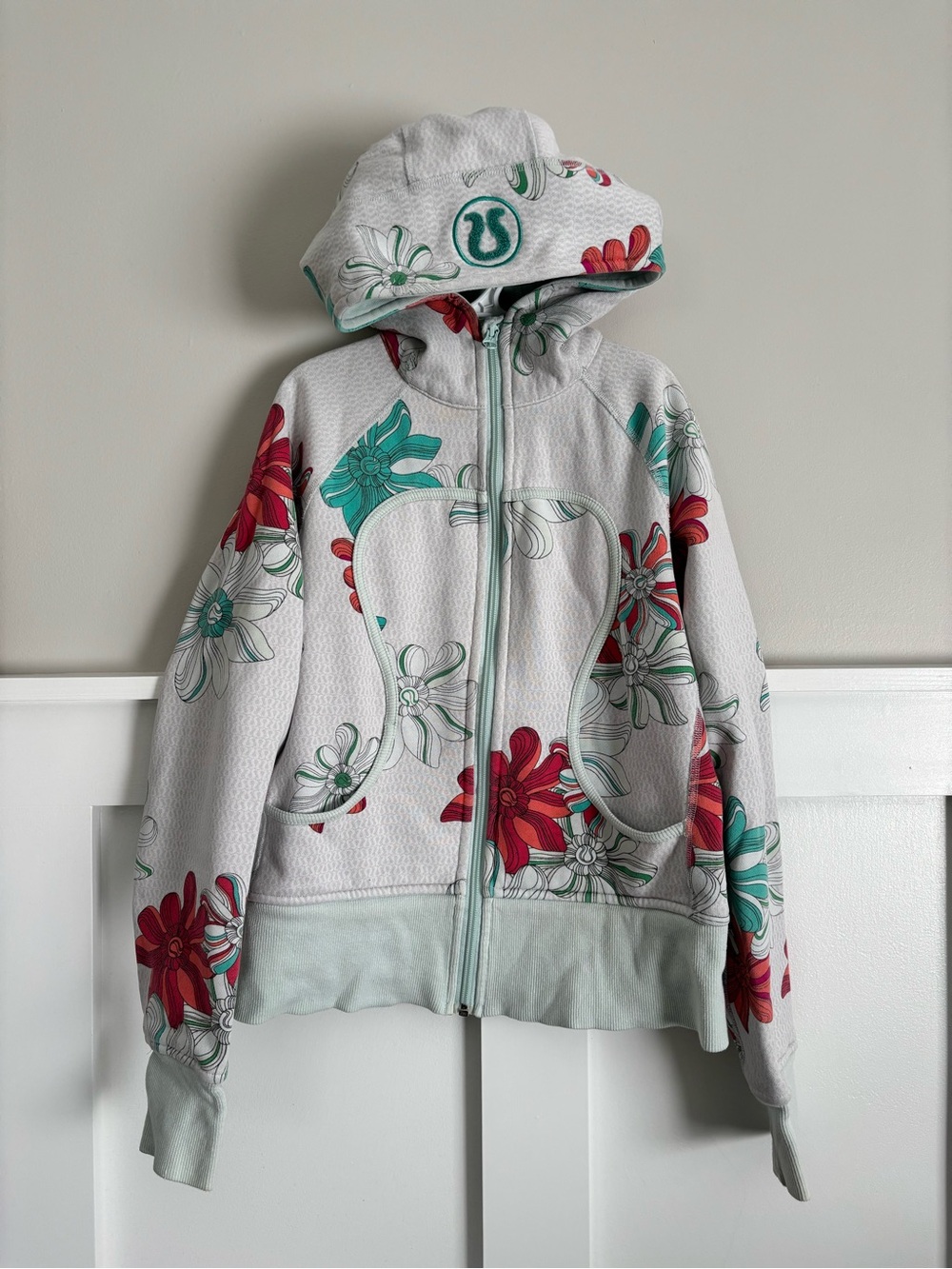 lululemon athletica Women 4 Floral Zip Hoodie - Light Gray with Flowers